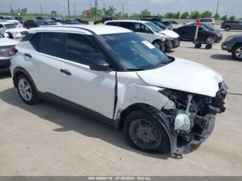  Salvage Nissan Kicks