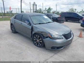  Salvage Chrysler 200