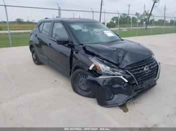  Salvage Nissan Kicks