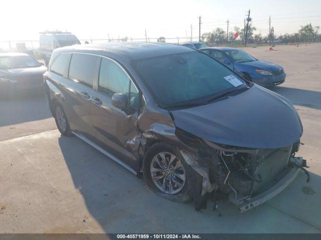  Salvage Toyota Sienna