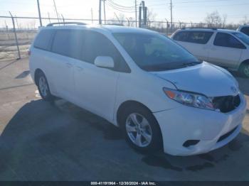  Salvage Toyota Sienna