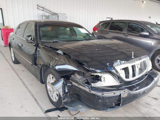  Salvage Lincoln Towncar