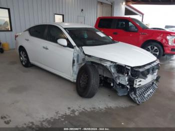  Salvage Nissan Altima