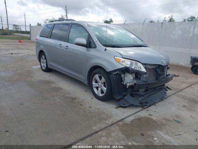  Salvage Toyota Sienna