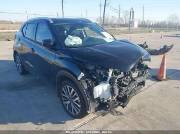  Salvage Nissan Kicks