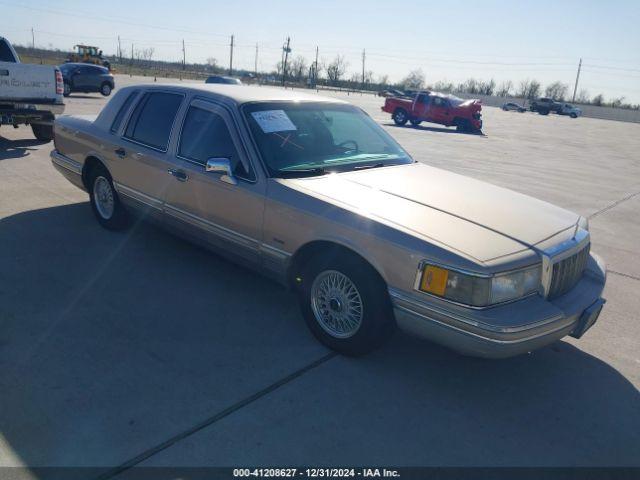  Salvage Lincoln Towncar