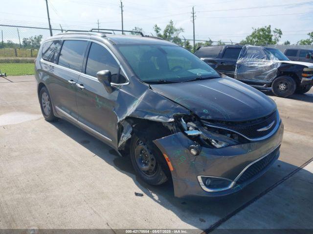  Salvage Chrysler Pacifica