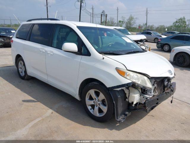  Salvage Toyota Sienna