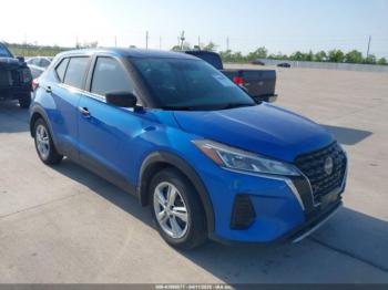  Salvage Nissan Kicks