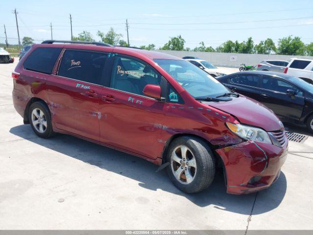  Salvage Toyota Sienna