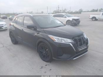  Salvage Nissan Kicks