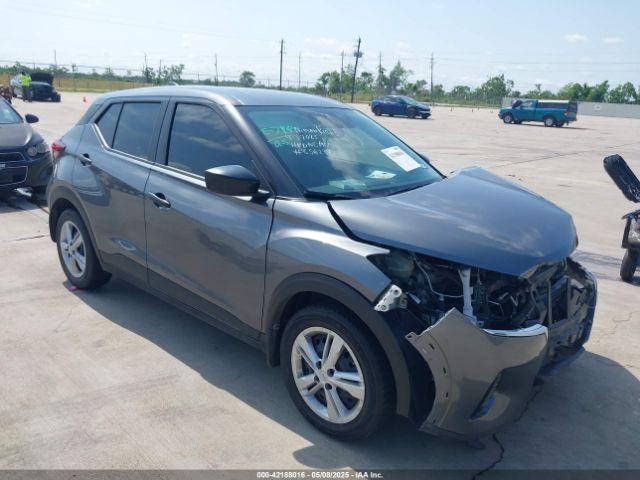 Salvage Nissan Kicks