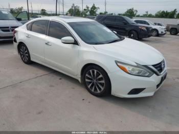  Salvage Nissan Altima
