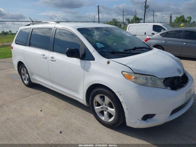  Salvage Toyota Sienna