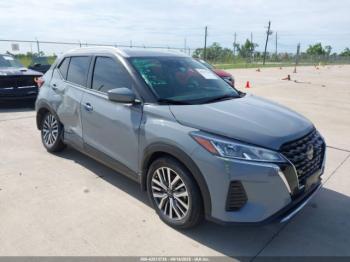  Salvage Nissan Kicks