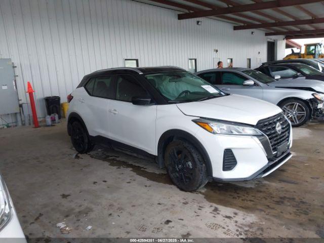  Salvage Nissan Kicks