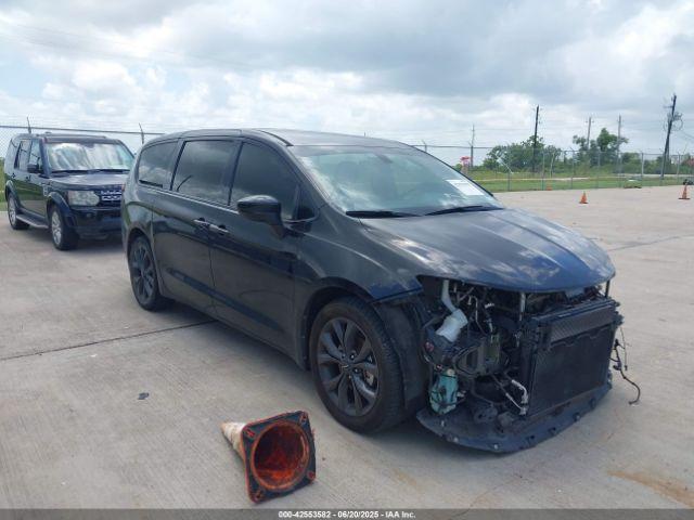  Salvage Chrysler Pacifica