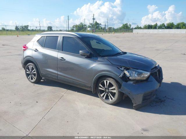  Salvage Nissan Kicks