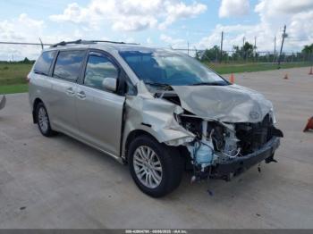  Salvage Toyota Sienna