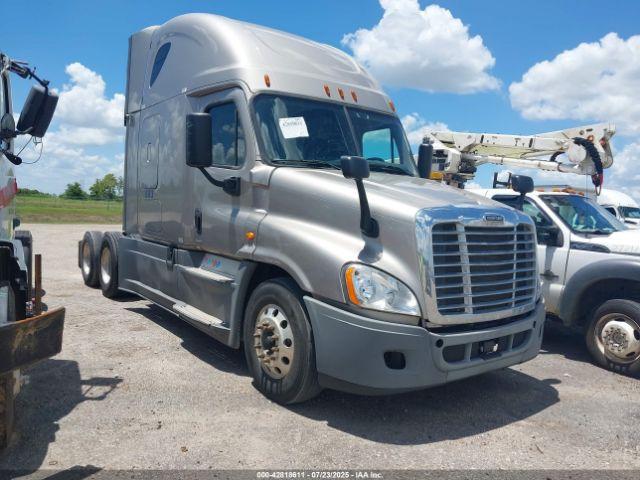  Salvage Freightliner Cascadia 125
