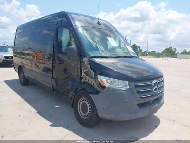  Salvage Mercedes-Benz Sprinter 2500