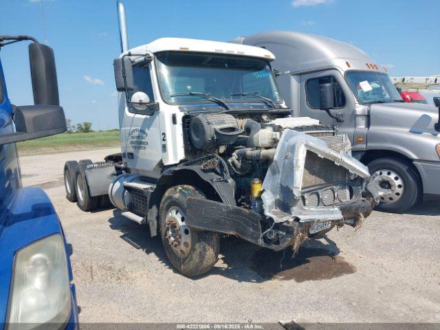 Salvage Volvo Vn
