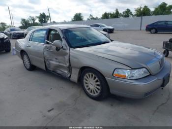  Salvage Lincoln Towncar