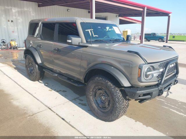  Salvage Ford Bronco