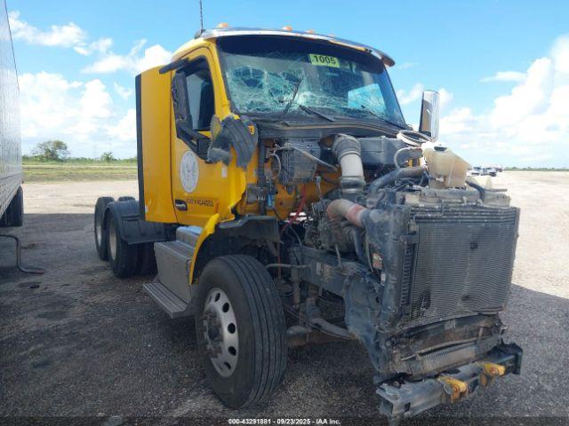  Salvage Peterbilt 579