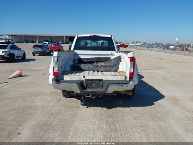 Ford F-350 Xl Image 7