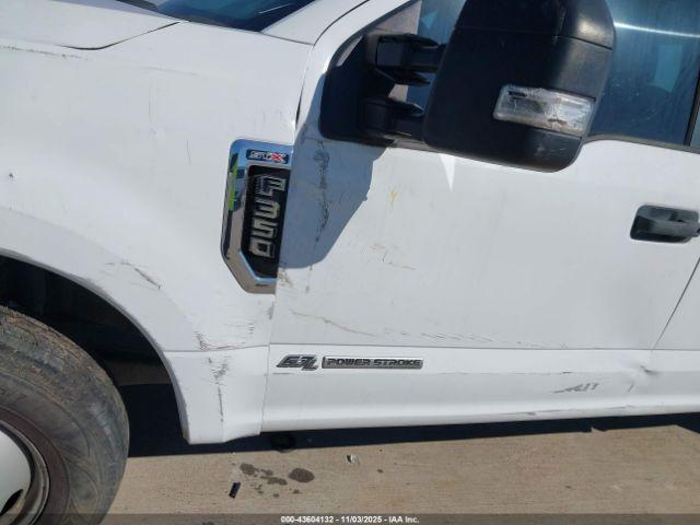 Ford F-350 Xl Image 8