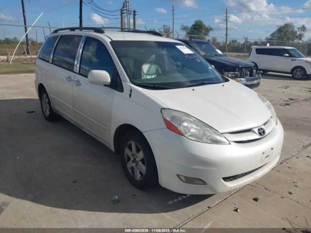 Toyota Sienna Xle Image 1