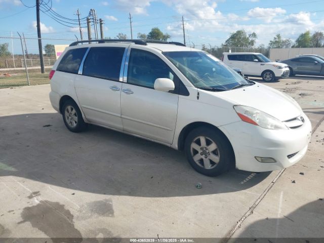 Toyota Sienna Xle Image 16
