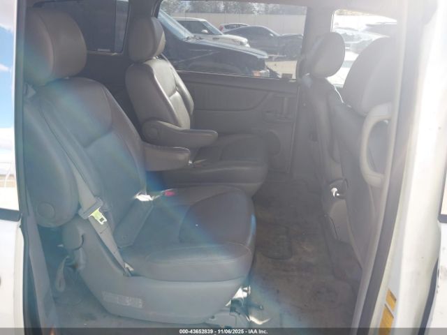 Toyota Sienna Xle Image 17