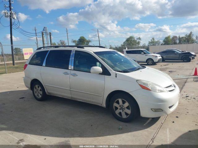 Toyota Sienna Xle Image 12