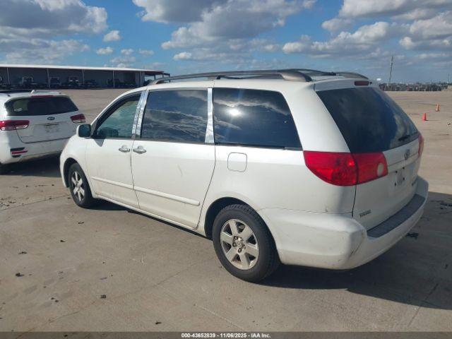 Toyota Sienna Xle Image 2