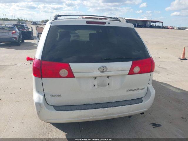 Toyota Sienna Xle Image 3
