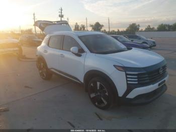  Salvage Nissan Kicks