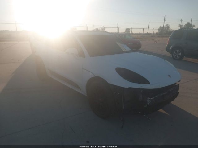 Porsche Macan Gts Image 1