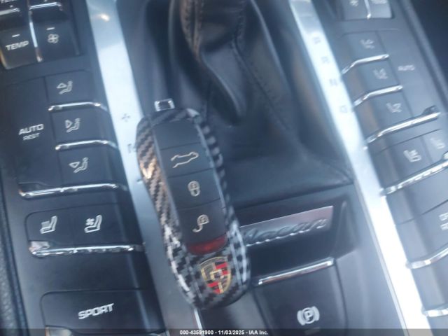 Porsche Macan Gts Image 17