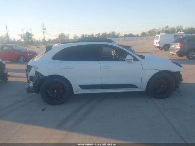 Porsche Macan Gts Image 11