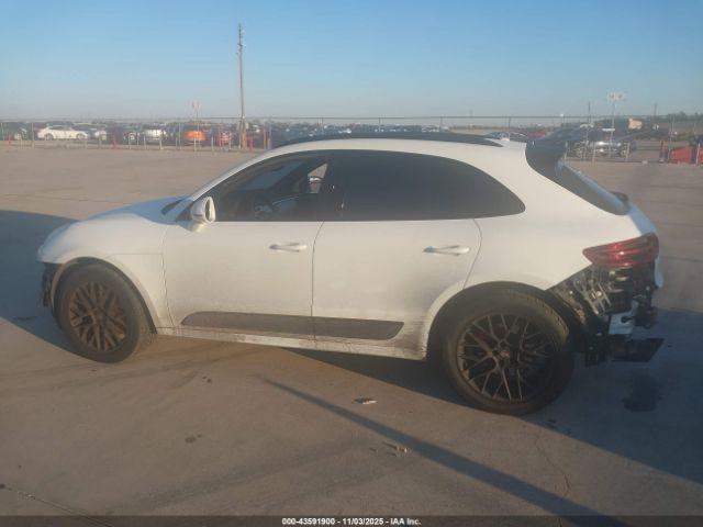 Porsche Macan Gts Image 15