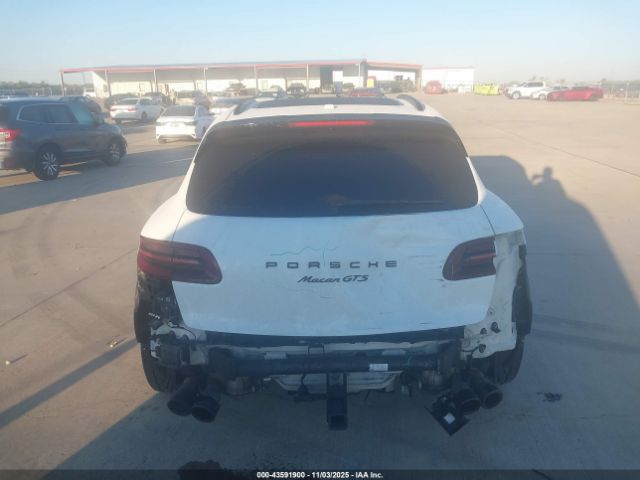 Porsche Macan Gts Image 16