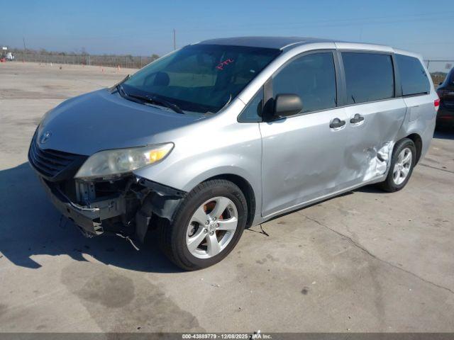 Toyota Sienna L V6 7 Passenger Image 2