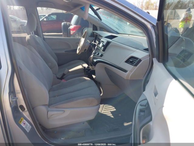 Toyota Sienna L V6 7 Passenger Image 4