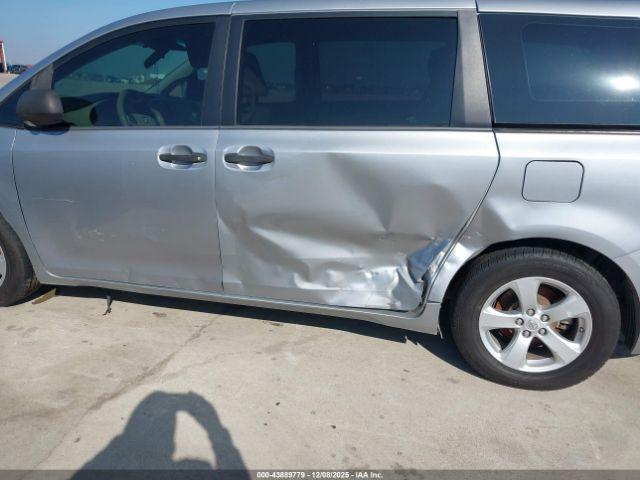 Toyota Sienna L V6 7 Passenger Image 7