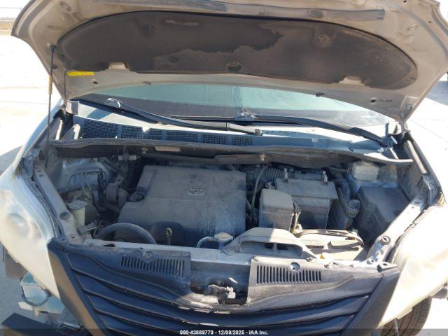 Toyota Sienna L V6 7 Passenger Image 9