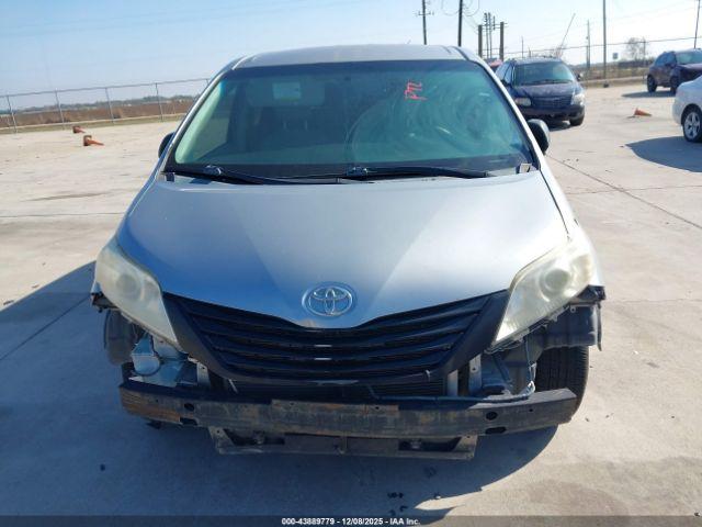 Toyota Sienna L V6 7 Passenger Image 10