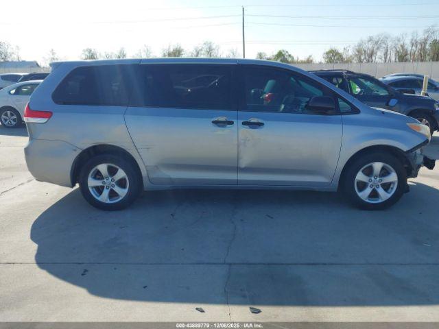 Toyota Sienna L V6 7 Passenger Image 12