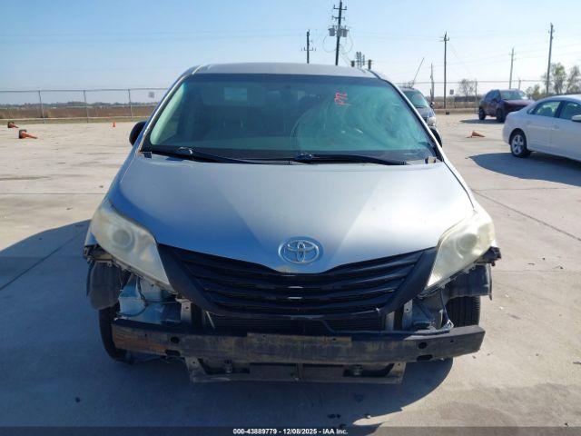 Toyota Sienna L V6 7 Passenger Image 17